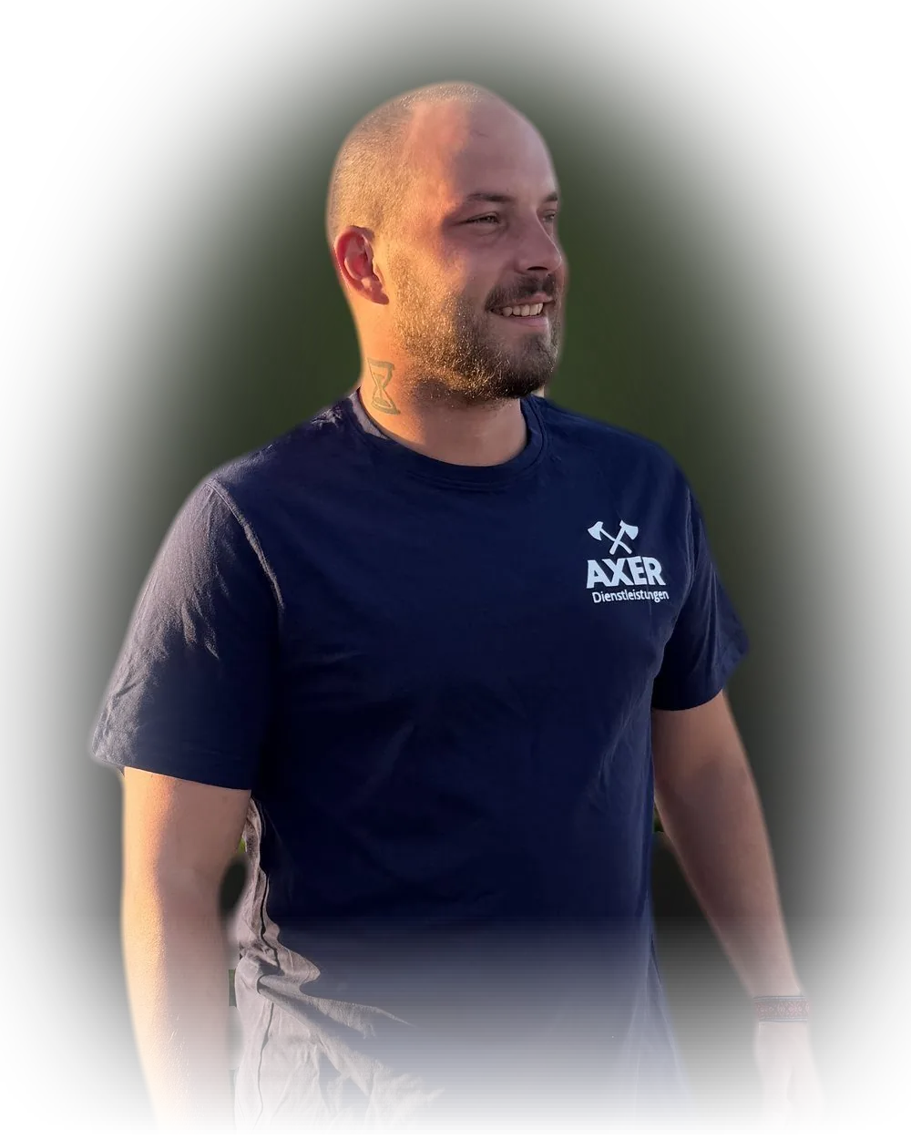 Angelo Axer im Firmen-T-Shirt